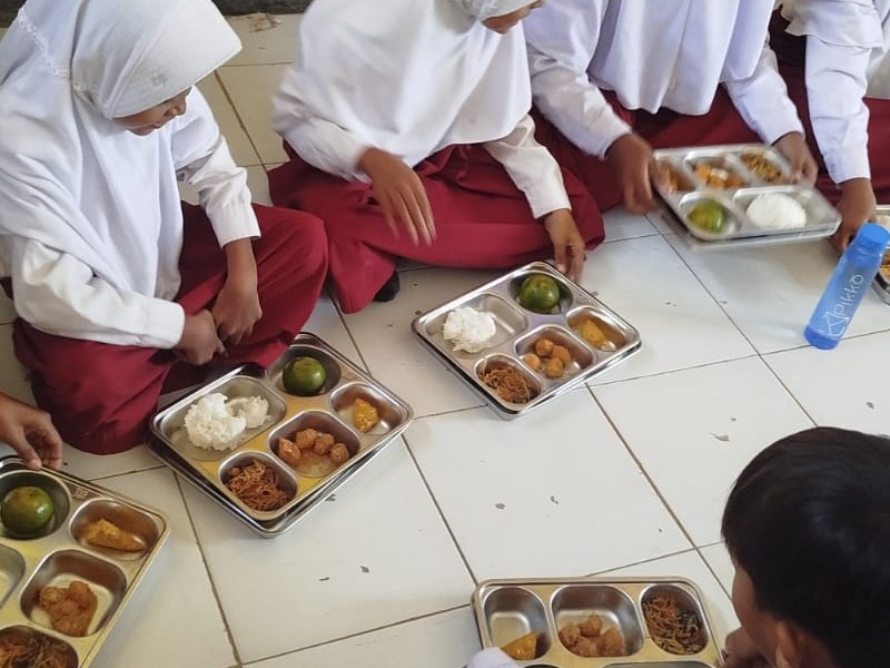 MAKAN BERGIZI GRATIS
